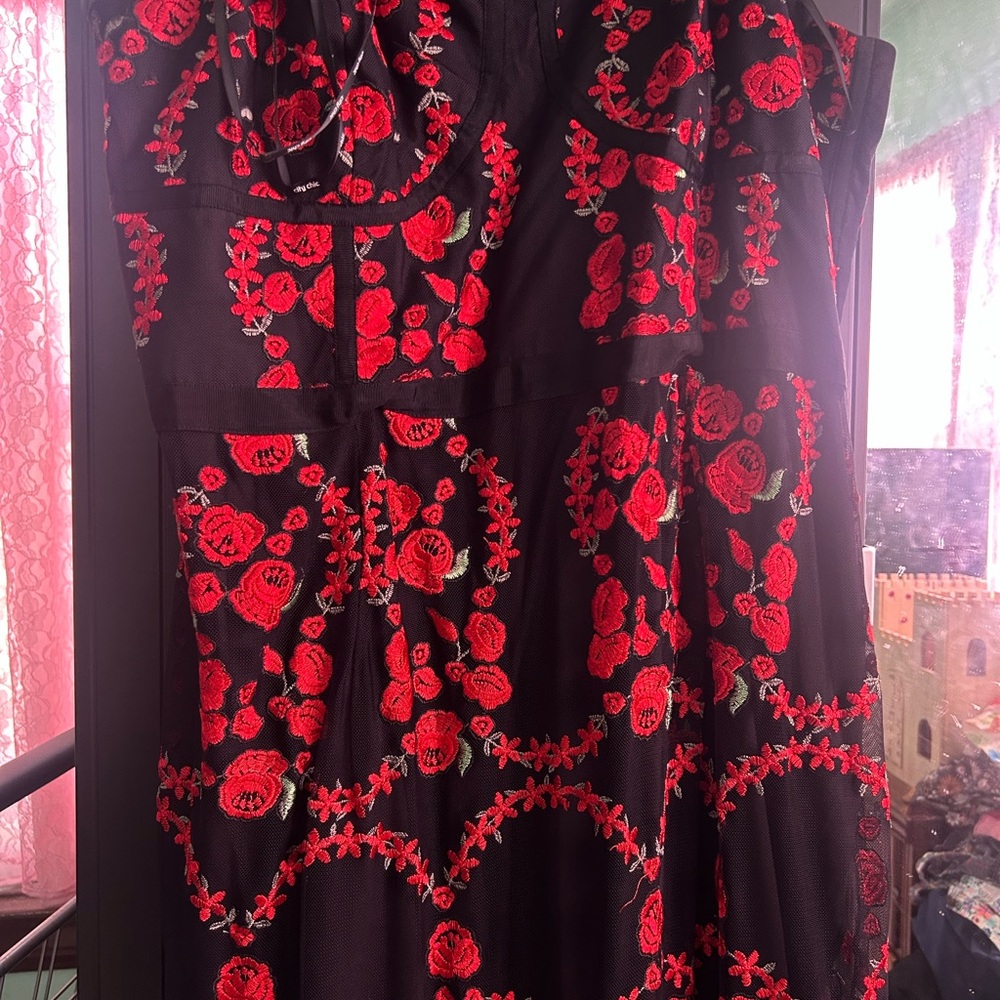 Plis size Black Dress with Red Floral Embroidery